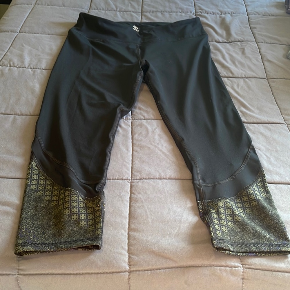 Large Gaiam Yoga Capris